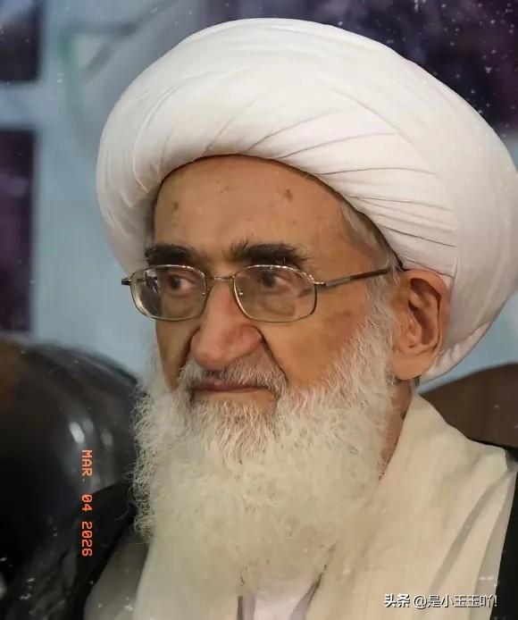 伊朗追杀令还是来了！

这事彻底闹大了，

伊朗两个高龄宗教领袖，101岁哈梅丹