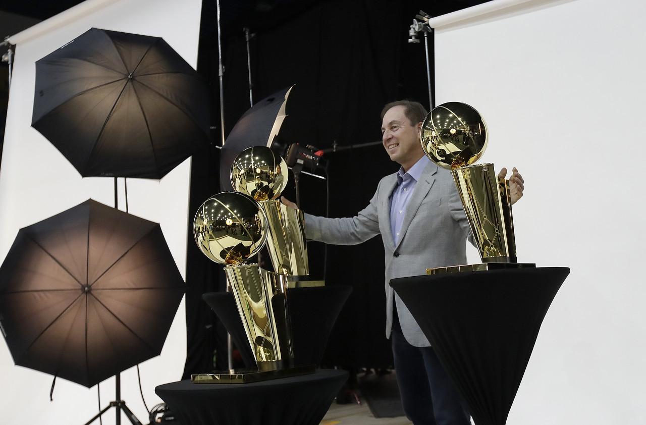 NBA近11年“狂花钱”的球队是谁？

1、勇士：7.48亿（4冠）
2、快船：