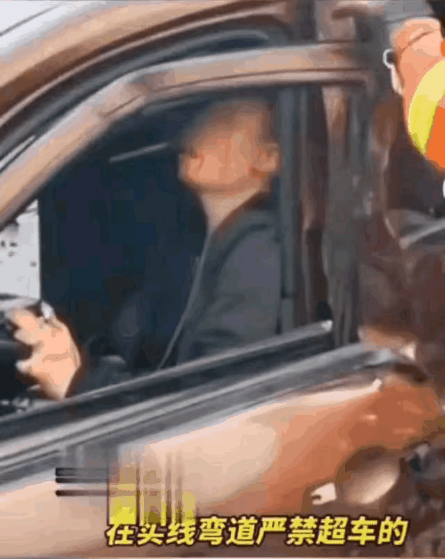 弯道不超车都是一个个，血淋淋的教训得来的