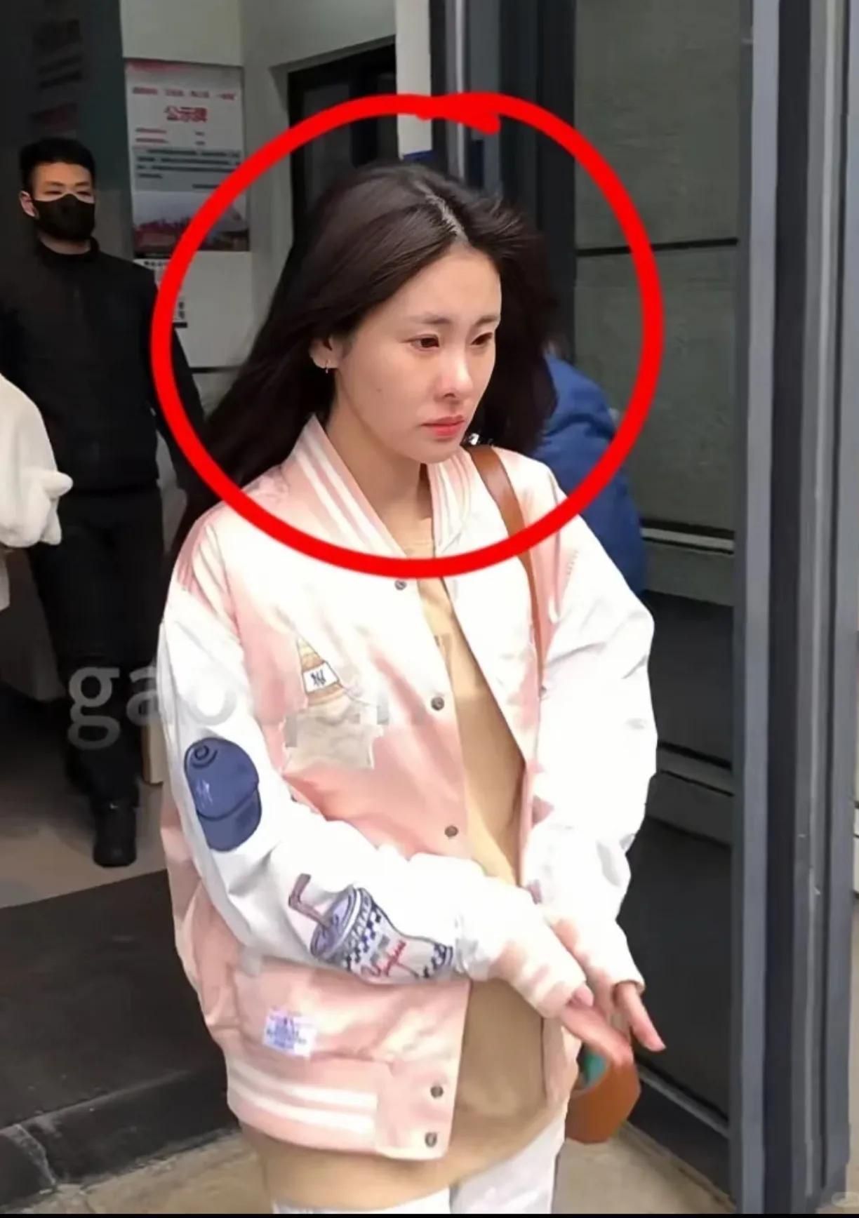 今天早上我老婆跟我说，张碧晨这下是没歌可以唱了。

我还觉得挺奇怪，张碧晨是谁？