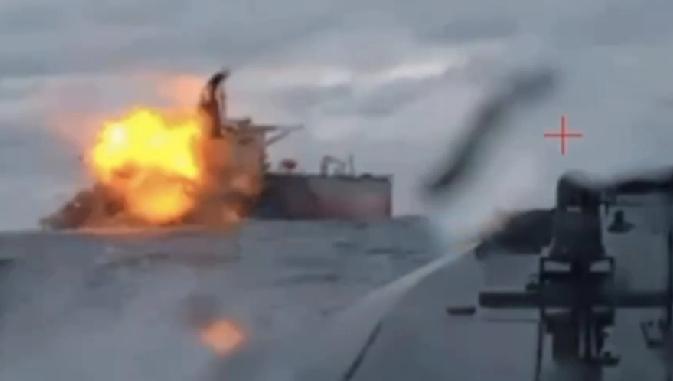 快讯！乌军在黑海又击沉了一艘俄罗斯的“影子舰队”油轮。
当地时间10日，总台记者