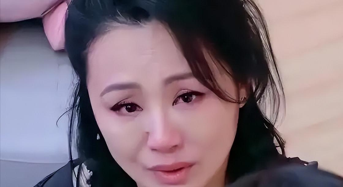 曹颖家的农民房卖给了画家，后来拆迁赔款将近300万，她后悔了，还请律师要求分拆迁