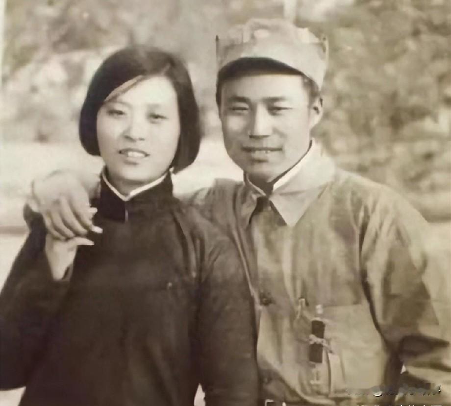 韩岫岩死后，为什么要葬在王近山的墓旁，这样还有意义吗
 
咱先唠唠这俩人的过往，