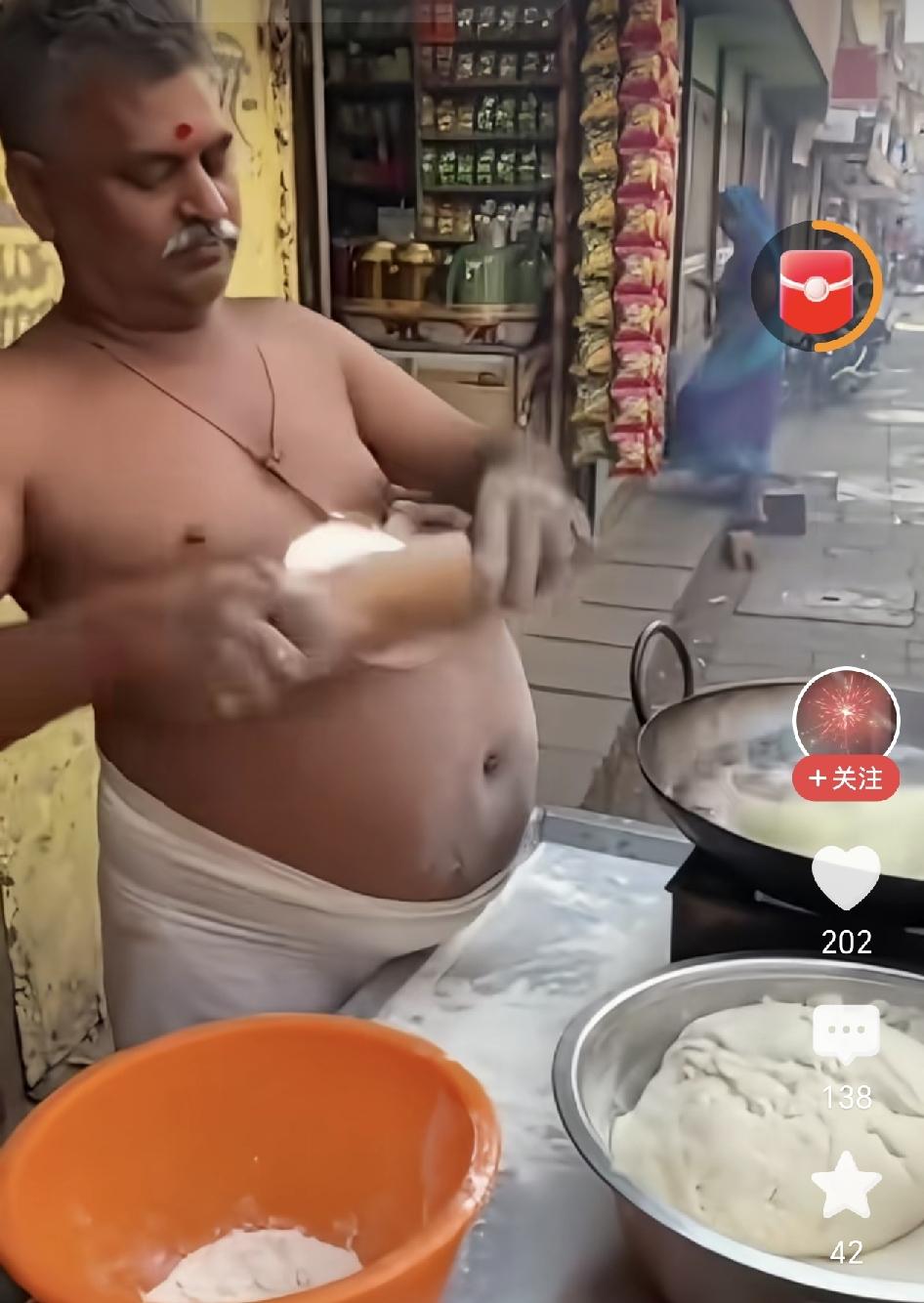 这就是印度非常有名的肚皮饼，说是非常正宗。
只是看了后，我是一点胃口也没了。
大
