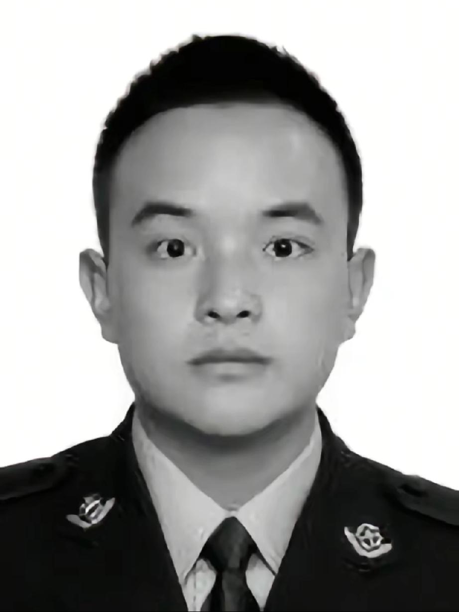 痛心！！！
贵州省独山县百泉派出所副所长何贵昌，国庆节在执行任务期间不幸受伤，经