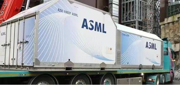 ASML和美国天都塌了，台积电都忍不住开始骂娘！实际让西方和欧美国家没有想到的并