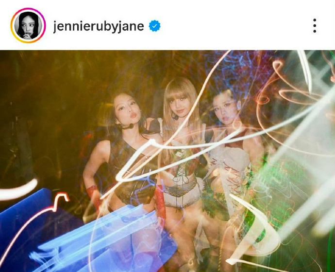 Jennie删掉和朴彩英的合照 Jennie连发两条Ins 40张照片，编辑删掉
