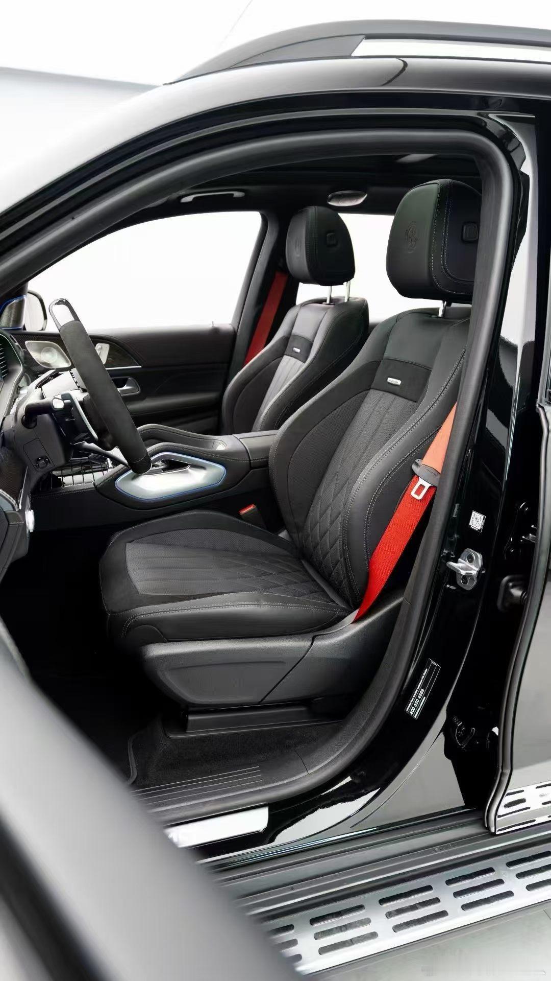 奔驰GLS63  V8 4.0T，中规黑武士，高定版配置 