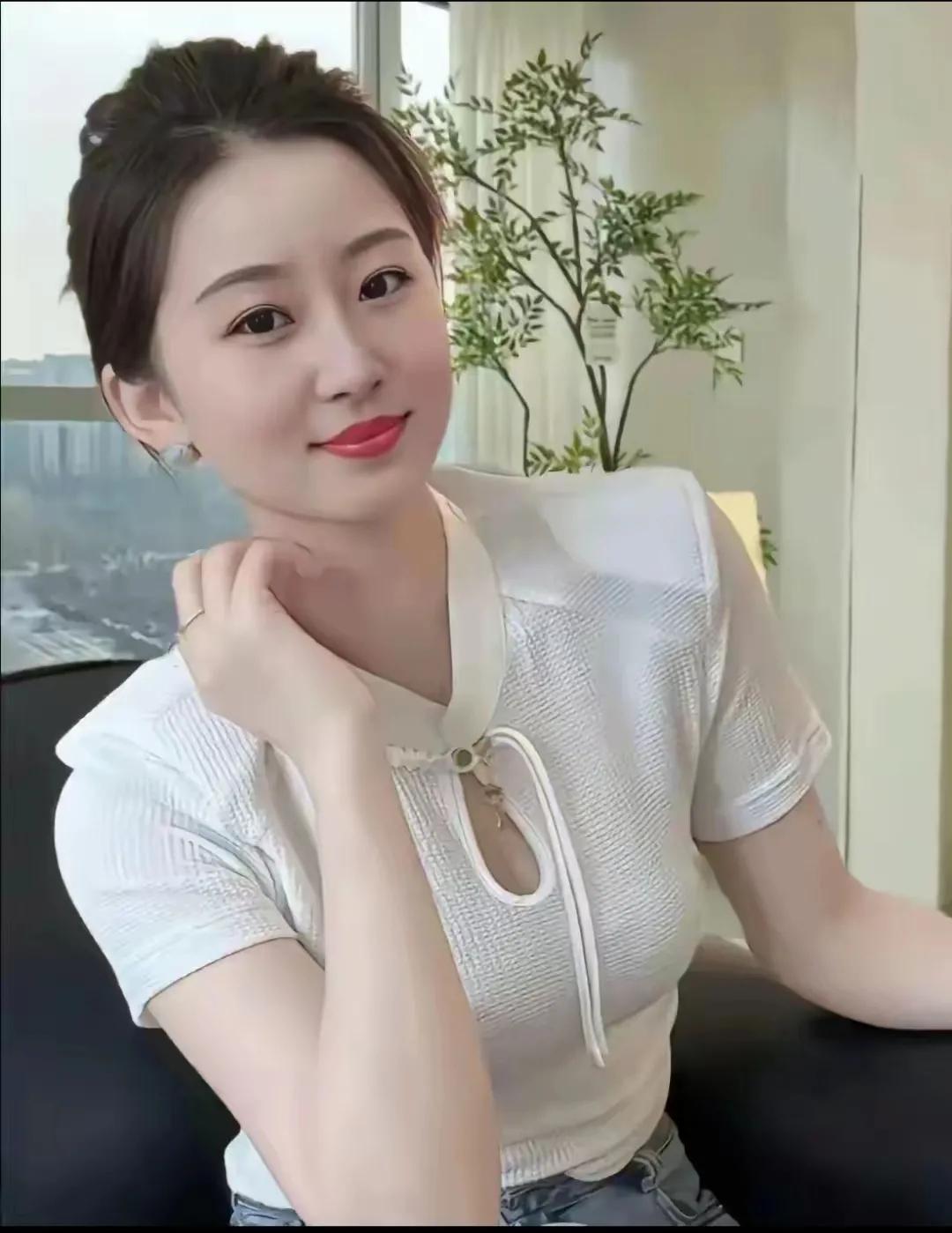 我，一个32岁的女子，依然独自一人。心里藏着一个简单的愿望，那就是能遇见一个特别