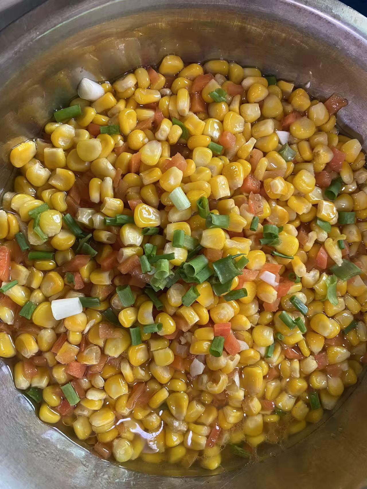 女儿学校的午餐还不错
但她们忽视了一个问题
既然是给小朋友吃的
就应该少油少盐