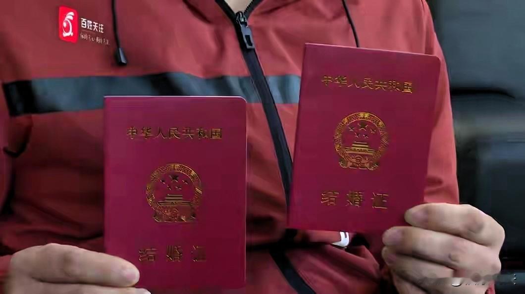 贵州，男子在一小房间和一女子相亲，3天后，领证结婚，给女子12.8万彩礼，付给2