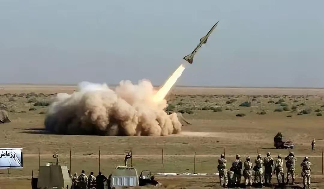 胡塞武装开始上场了！

8月5日，胡塞武装发话，说当天用几枚导弹打了红海上一艘沙