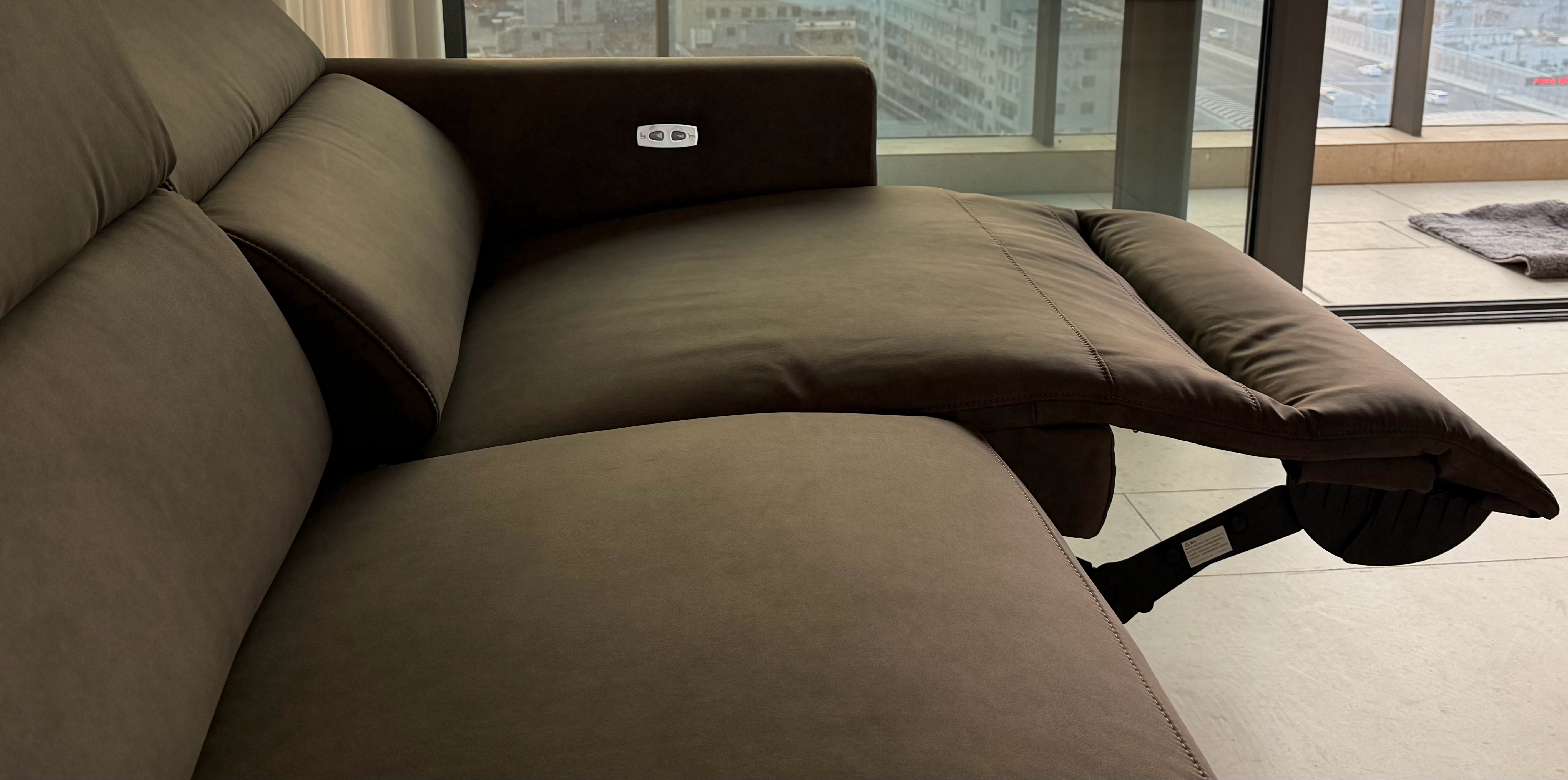 宜家这个沙发可以 电调腿托坐垫升起角度只有一点点 算不上零重力不过整体已经挺舒服