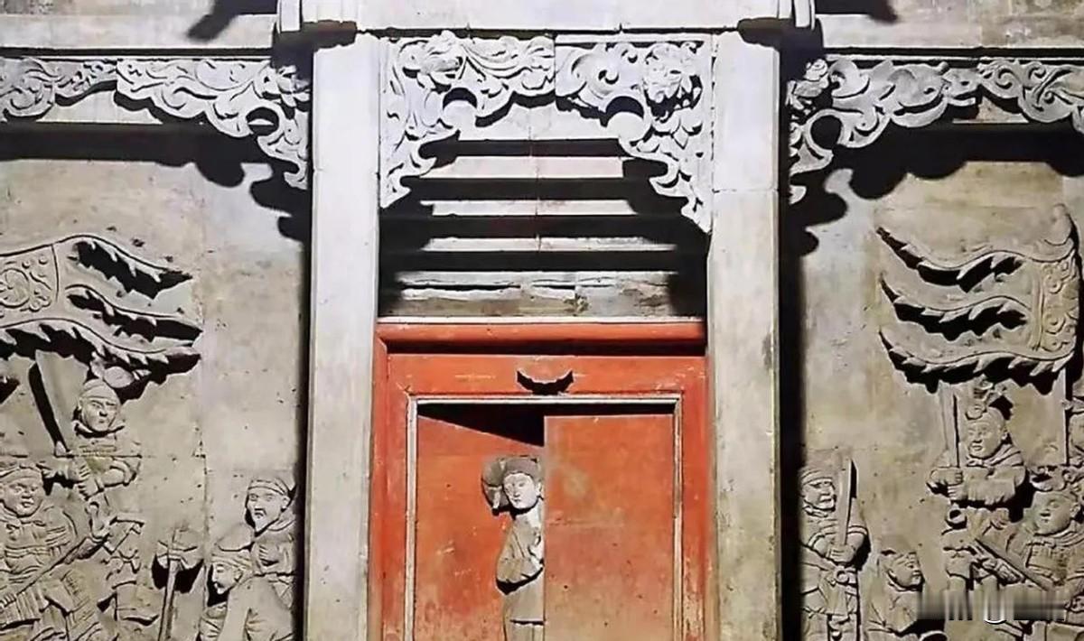 1973年，山西运城一村民夜里偷挖古墓，进入了古代人设计的陪葬阴宅，他在偷盗陪葬
