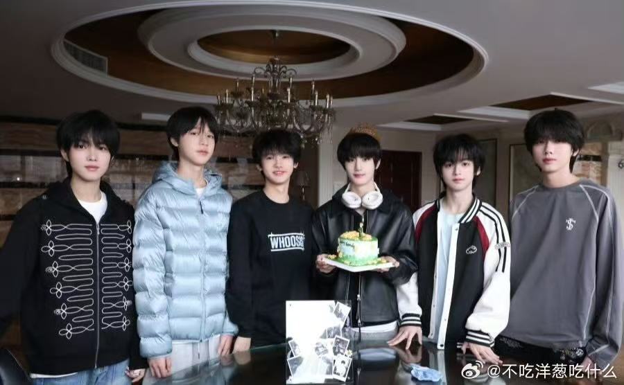 李煜东撞脸丁程鑫李煜东丁程鑫撞脸 李煜东撞脸丁程鑫 