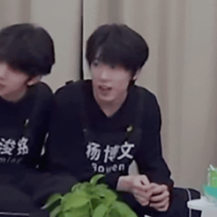 开心就要双手举起ฅ՞Ⱉ՞ฅ ྀི 
