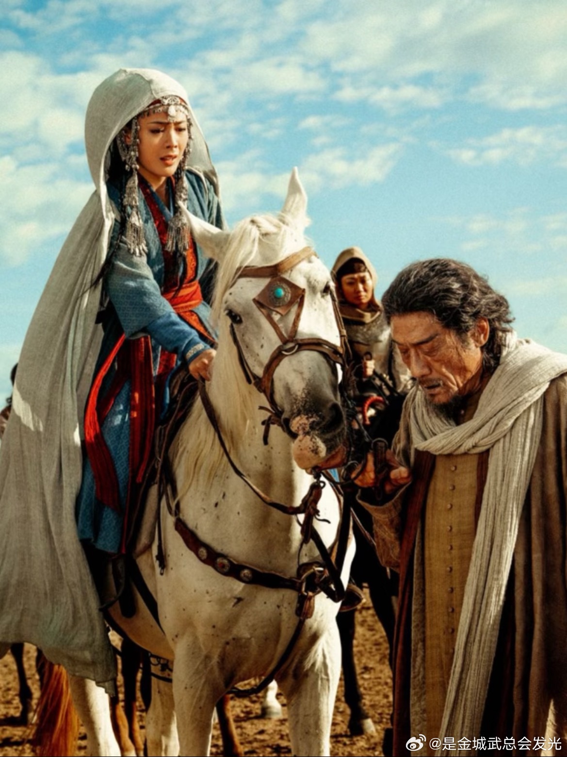 老莫女儿奴实锤了，光着脚走在沙漠上，带阿育娅退婚镖人 圣女老莫 春节档马上有戏