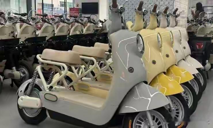 雅迪爱玛致歉太可笑，标准制定者不理解标准？
近日，雅迪和爱玛这两大电动车巨头的“