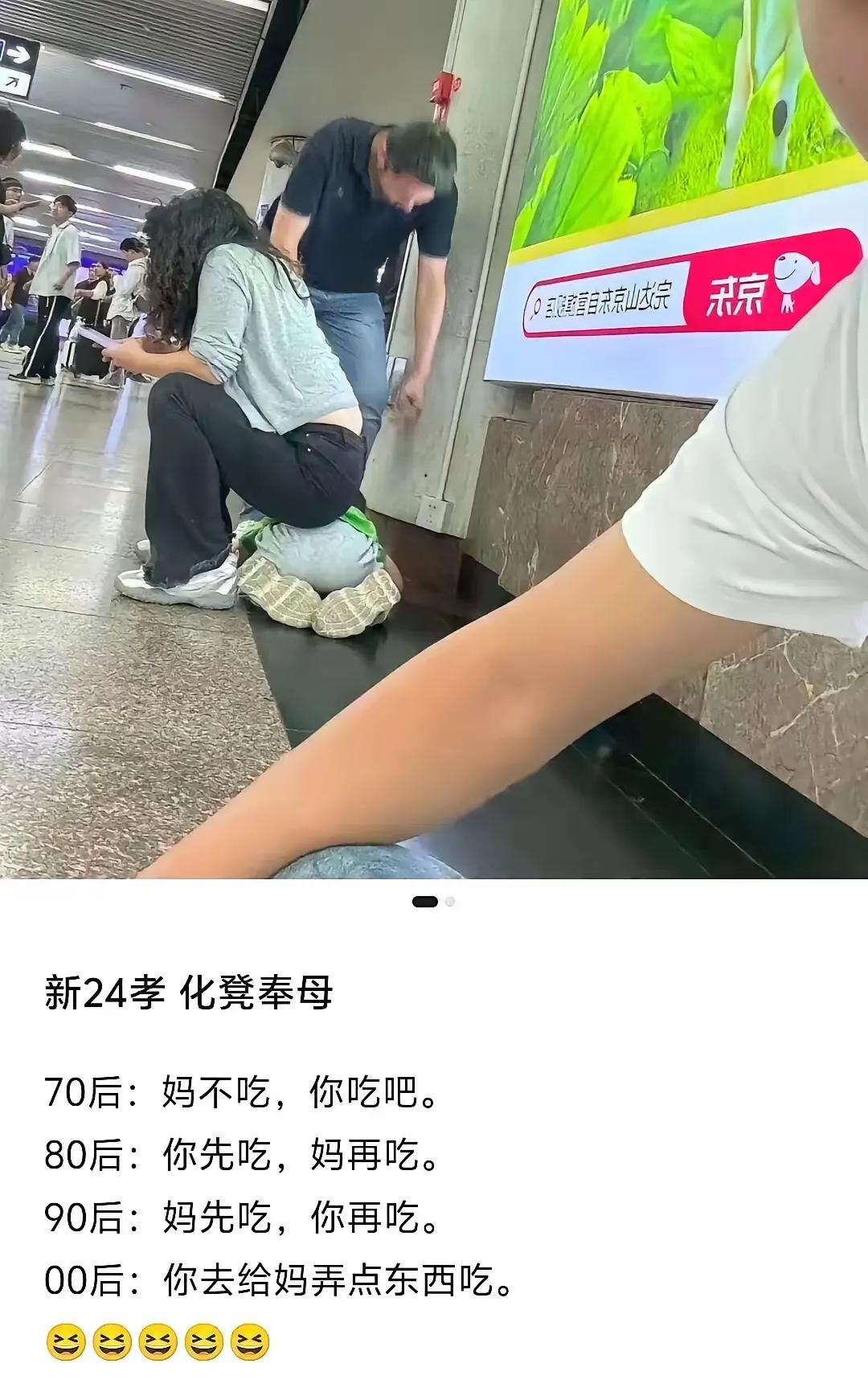 孩子长大了，该让座的应该是爸爸。
 这妈妈带着孩子坐地铁，到了站台一看，人还挺多
