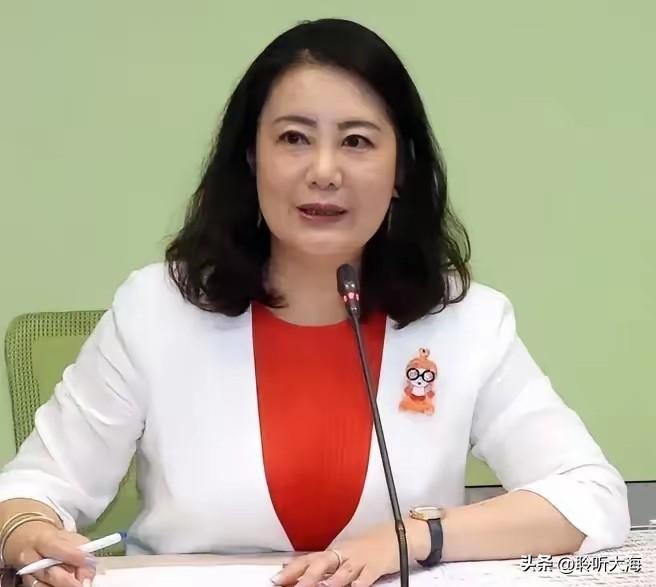 被列“台独”打手还嫌不够，吴思瑶公开求升级！她到底想干什么？今天我就把她的小心思