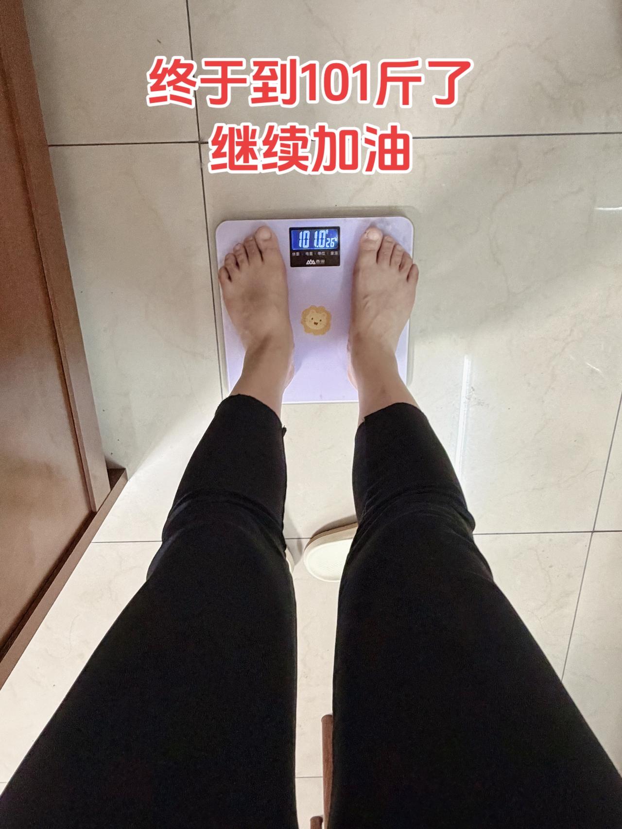 自律减脂健康餐，目标95斤，加油
今日减脂早餐：小香薯+鸡蛋+香蕉+牛奶