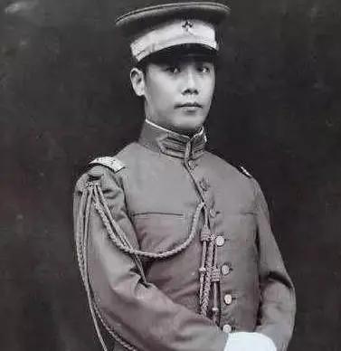 袁世凯的儿子袁克定，在建国前后，依靠在市场捡菜叶维生，毛主席知道后，特意从自己的