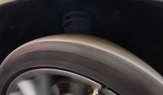 之前一直觉得C16的底盘软，但滤震挺不错，还以为是自己车技好的原因。直到刷到零跑