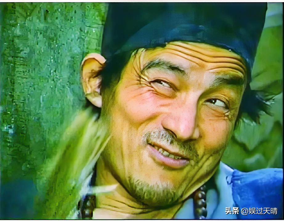 看到游本昌老先生离世的消息，
心里一下子就难受了。
他不是遭遇意外离世，也不是突