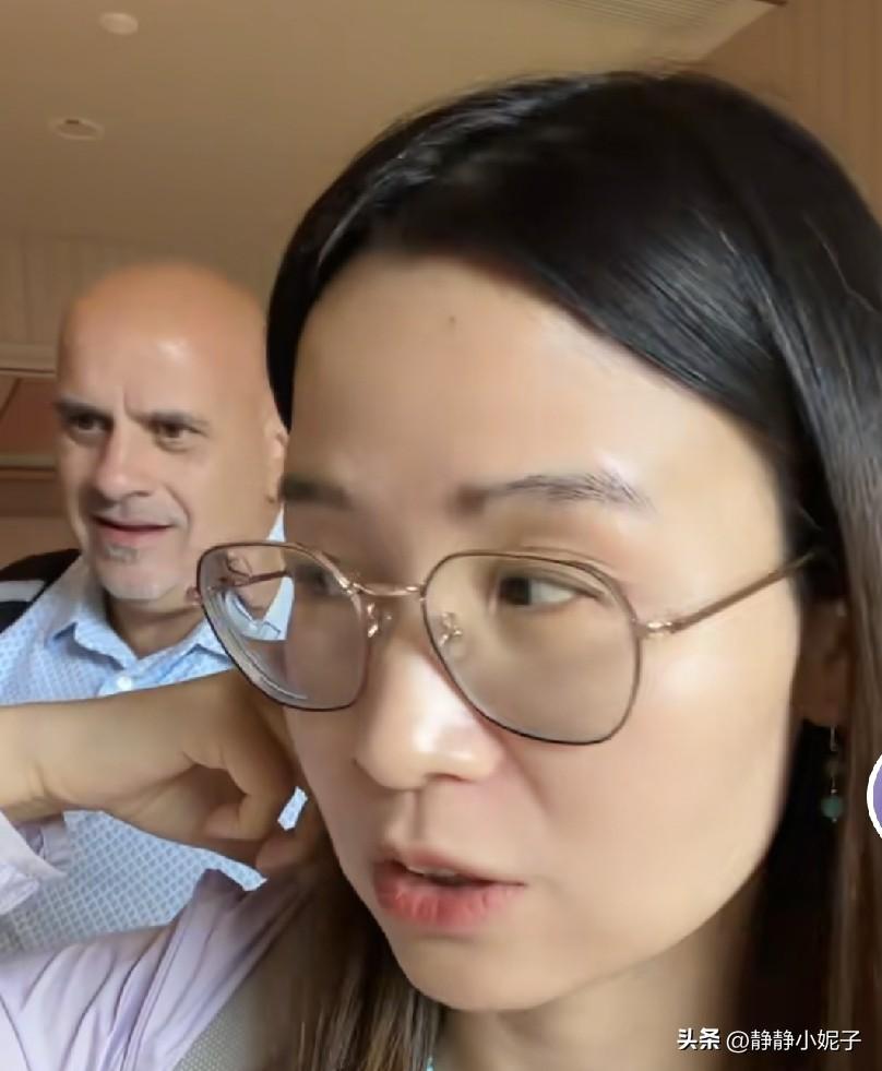 A妈远嫁美国逆袭成功后，回国待遇太好，全家也跟着沾光了！姐姐都羡慕了：结婚真好，