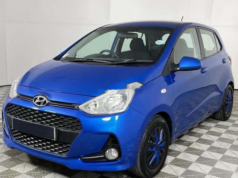 南非版现代i10，这玩意是1.0三缸汽油机，可以输出48Kw的动力，手动挡+前驱