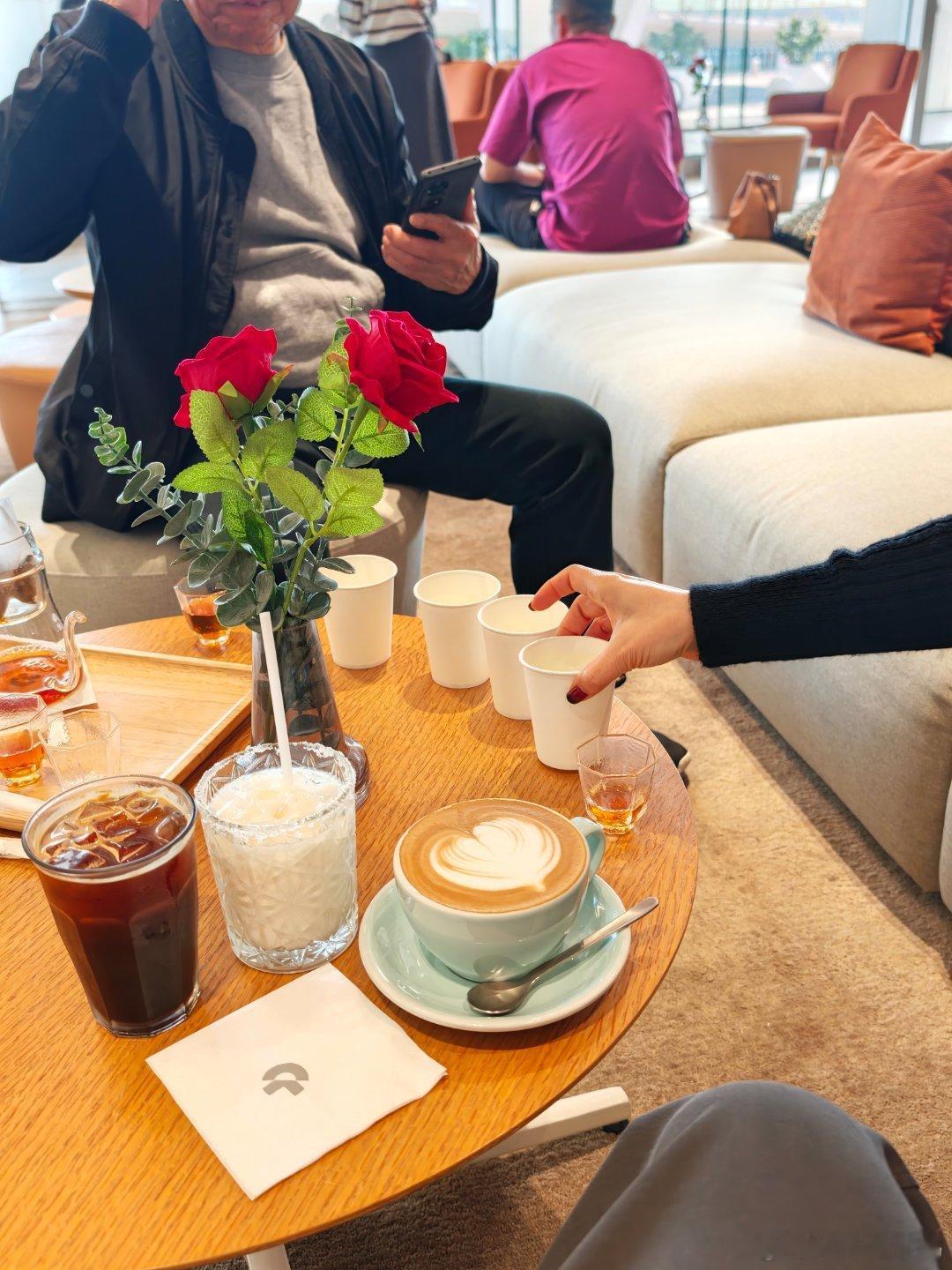 带家人来珠海牛屋打个卡，让他们感受一下蔚来品牌的独一无二之处。珠海的牛屋特饮叫“