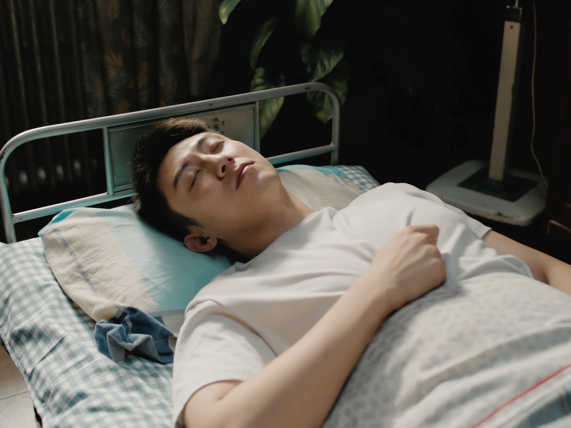 忙到连游戏每日任务都没时间做的一周终于落下帷幕，打着呵欠下班了！明天睡到日上三竿