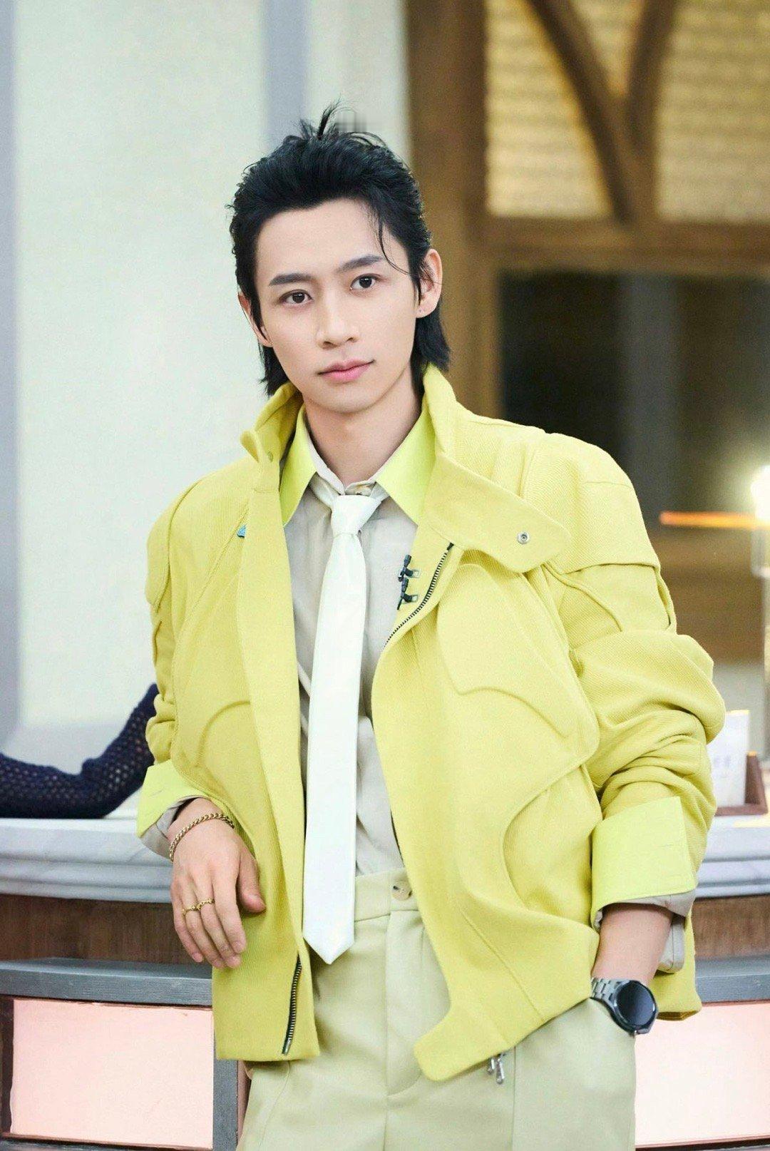 大侦探有自己的人脉哥大侦探 听完偷跑合唱，我宣布人脉哥是侦圈真神！侦探们的声线搭