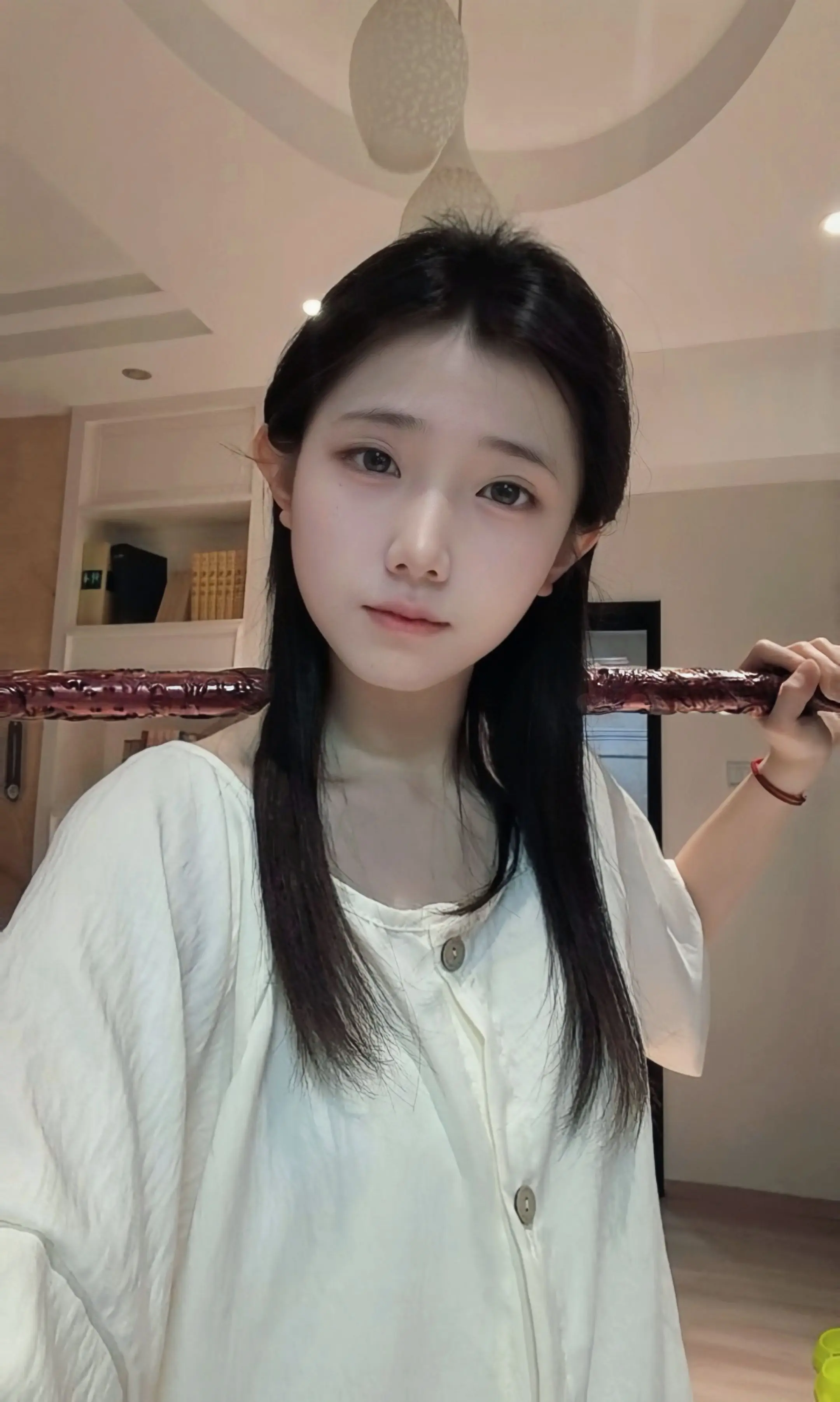 随我一起下山吧。