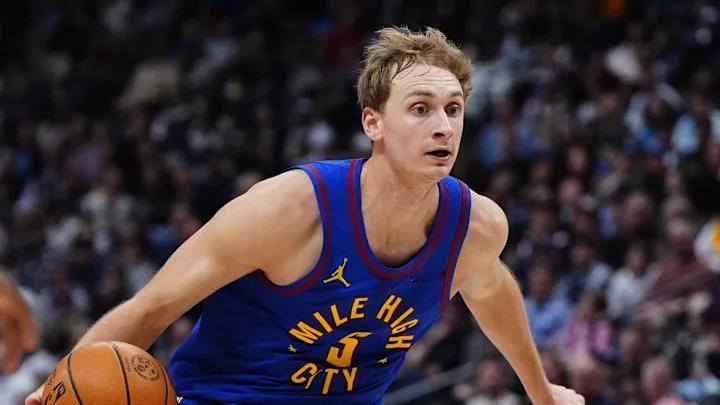 布鲁克林篮网在周四裁掉了亨特·泰森和泰里斯·马丁。
泰森是在当天早些时候被掘金交