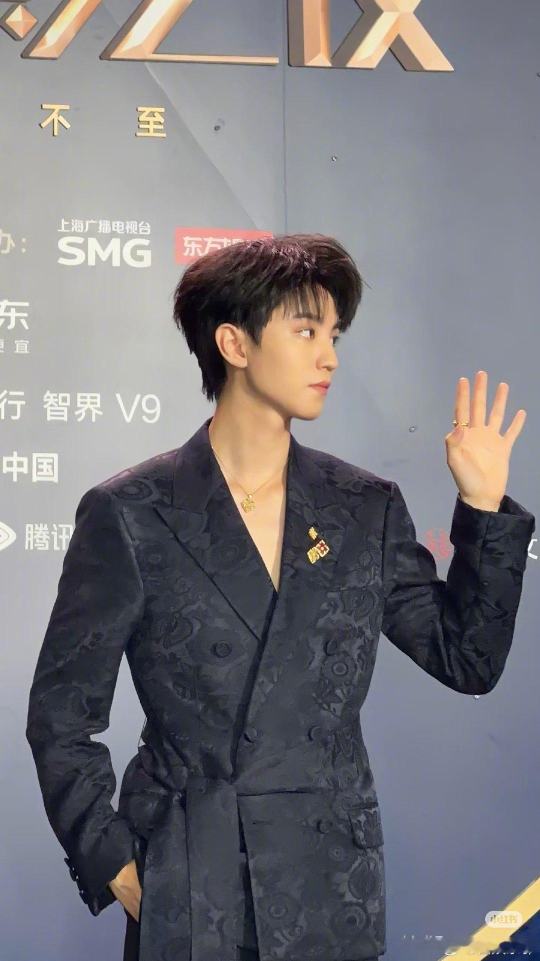 很多都是王俊凯亲力亲为很多都是王俊凯亲力亲为、歌词收下收下浪漫收下收下 