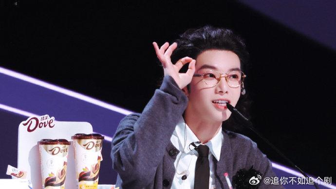 花花评审的隐藏技能：一秒八百个措辞憋锐评，最终用0分表达零容忍～ 