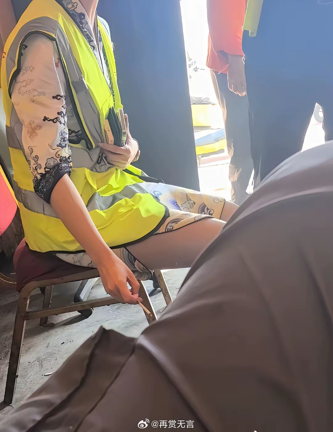 空姐居然也吸烟？应该很多人会介意吧！ 