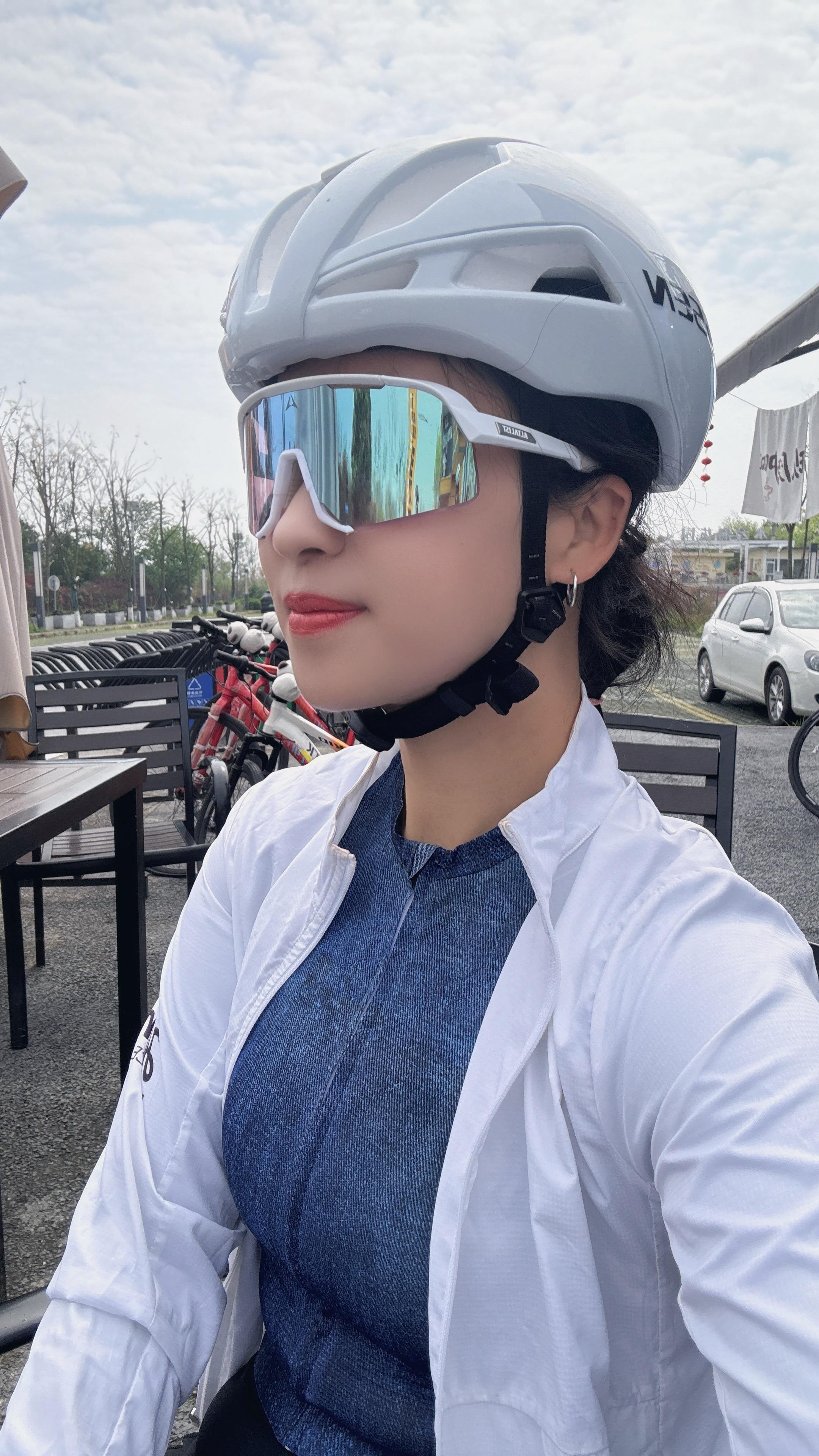 幸福人生的终极密码：学会爱自己，才能得到真正的力量感。”