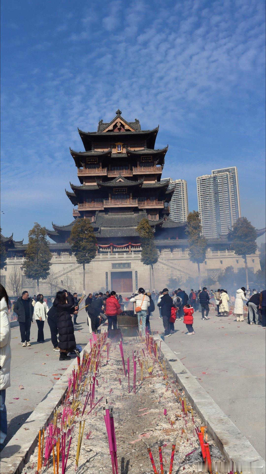 春节摄影大赛  春节旅游休闲去哪玩  湖北年味  大年初十二的归元寺，人潮如织，