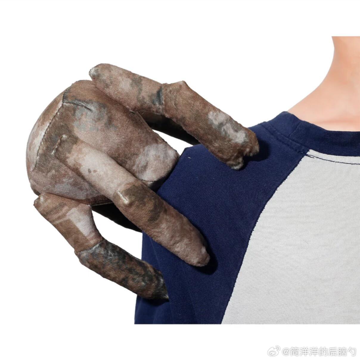 《挽救计划》的北美周边，Rocky玩偶，可以站在肩膀上 