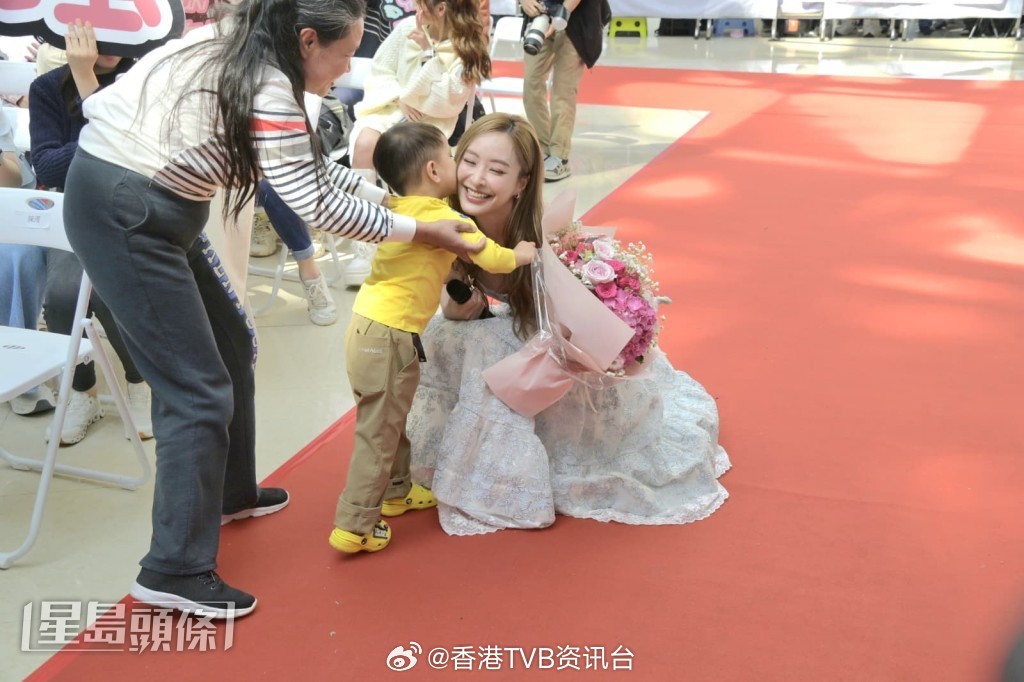 星岛：陈滢自认桃花旺机场有艳遇 罗毓仪笑男友看剧中吻戏反应可爱 钟柔美否认被取代