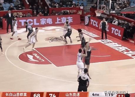 高诗岩太帅，撒盐庆祝致敬哈登，关键三分杀死比赛



山东对阵吉林比赛最后时刻，