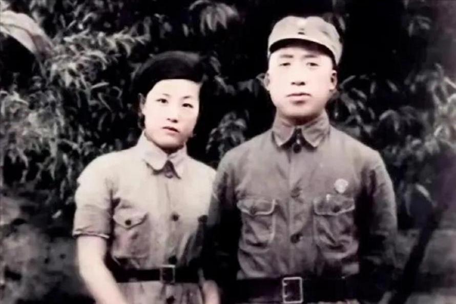 滕代远是新中国第一任铁道部长。有一年，他来到重庆视察工作。当时正是夏天，天气炎热