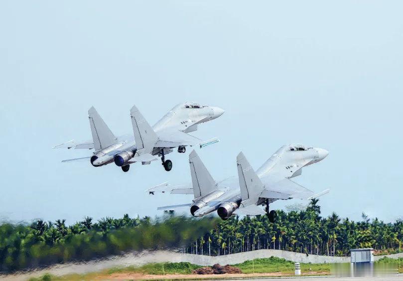 边关月  【强军早报 】军事早知道1、近日，南部战区空军某部组织飞行训练。2、前