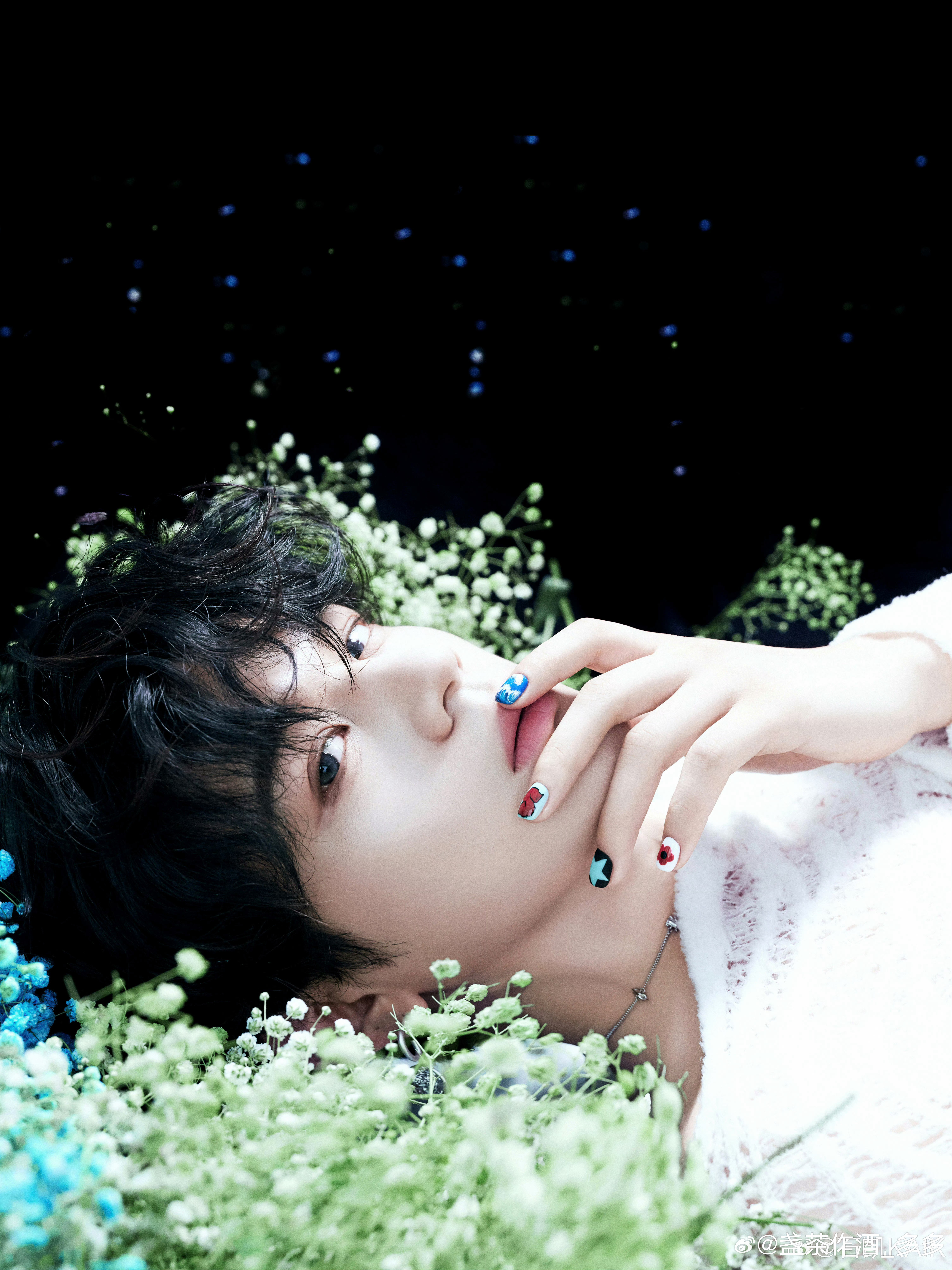 世界以痛吻石凯，石凯报之以短脸大眼唇红齿白面色红润五官立体皮肤白皙又美又萌💛?