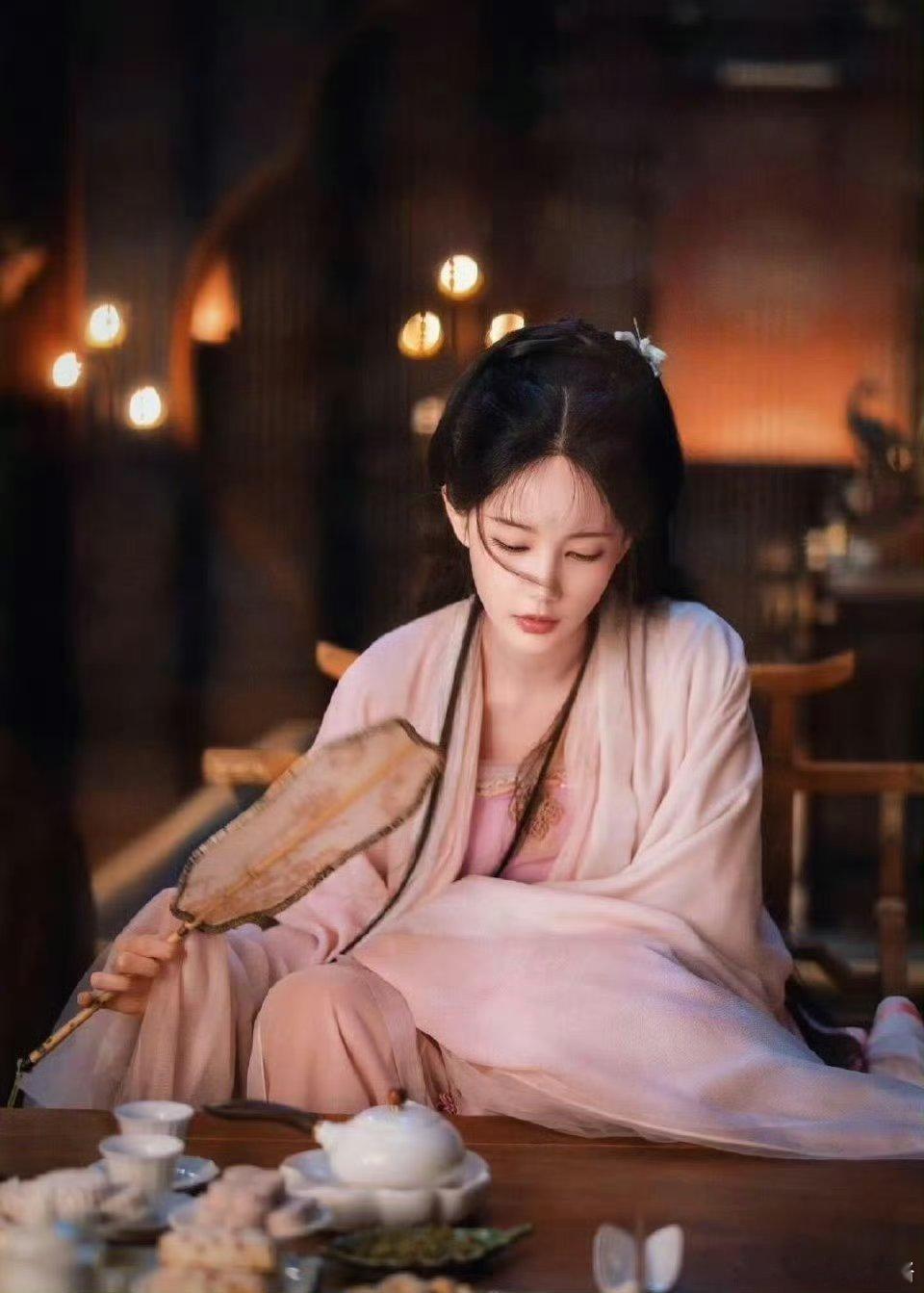 孟子义虽然没有李一桐好看 但是剧比李一桐多 