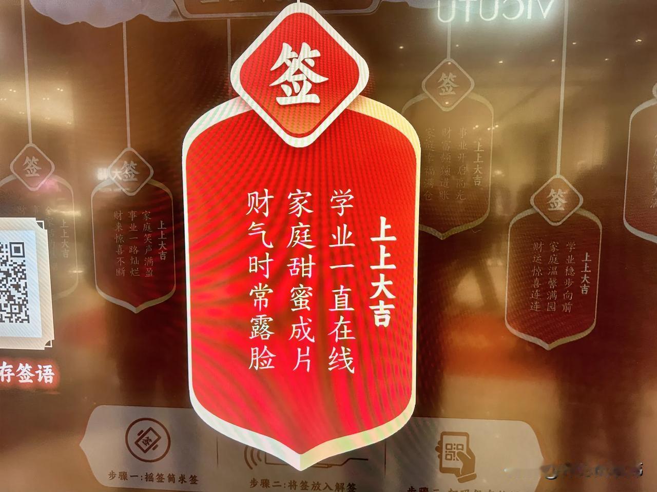 AI的密集轰炸致使传统就业机会被毁灭。
名牌大学软件专业的毕业生连实习机会都难以