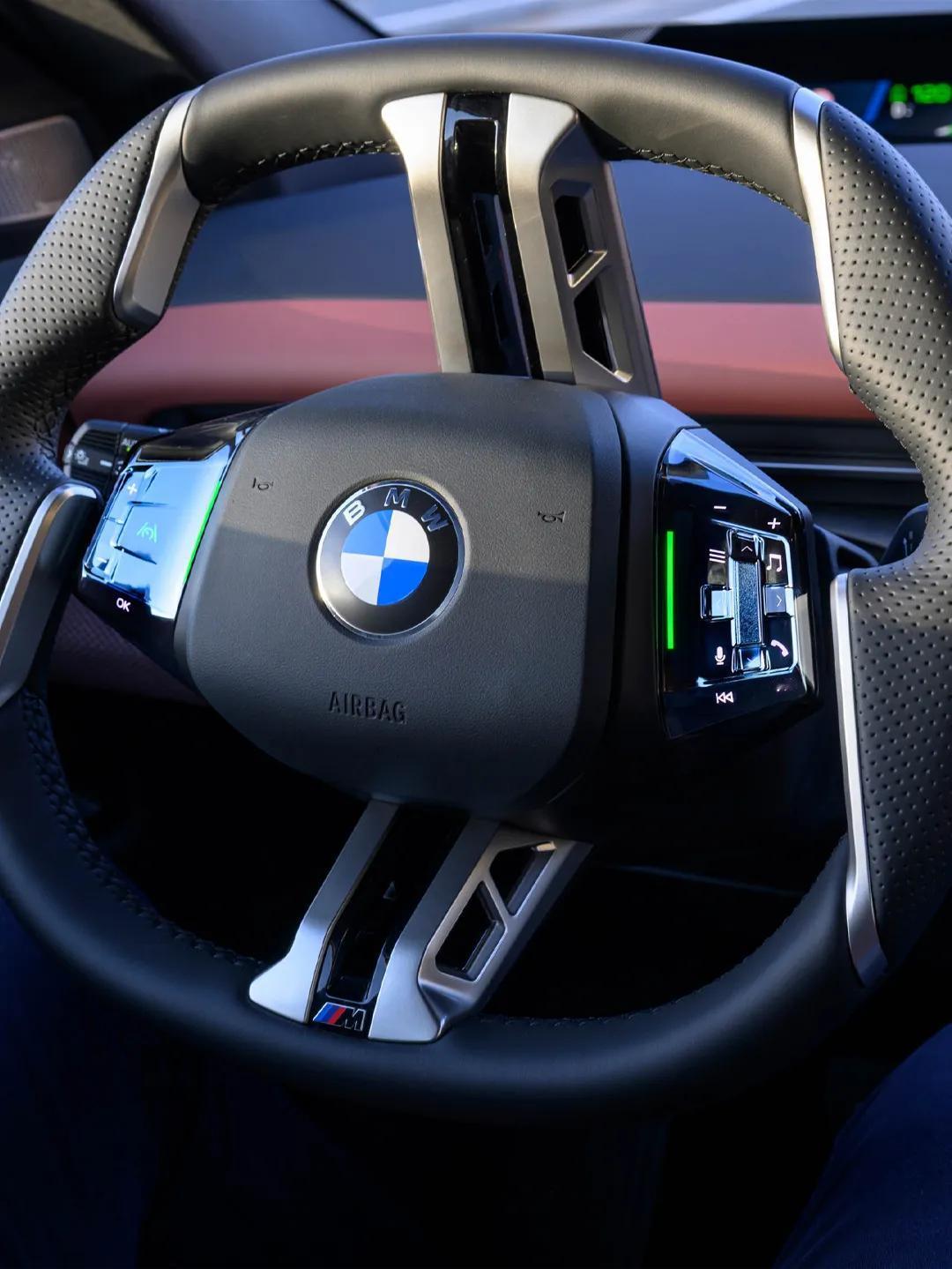 最近宝马发布了2026款iX3 50 xDrive纯电SUV。该车基于Neue 