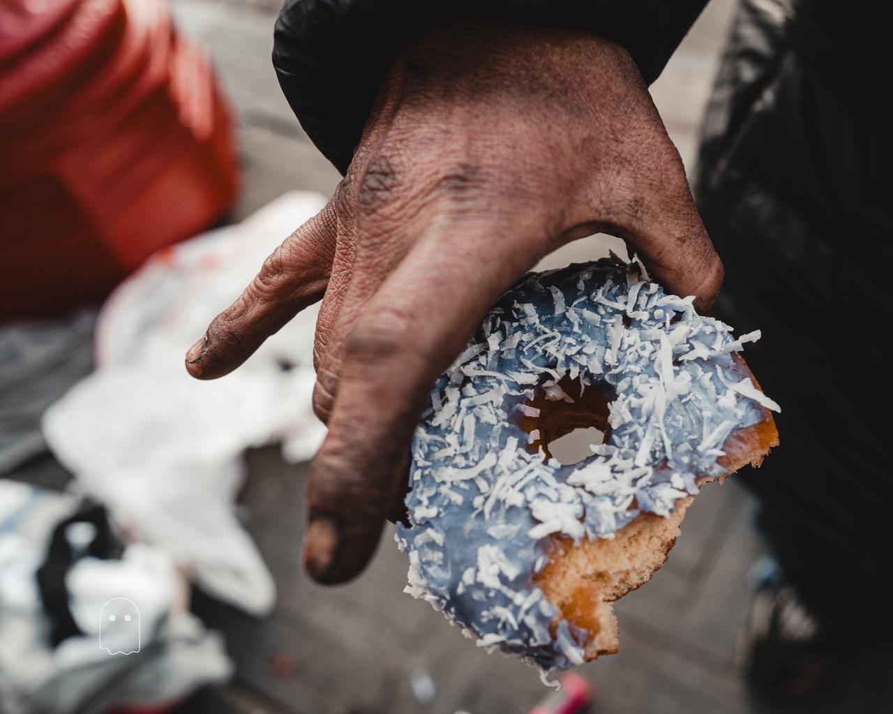 经典美式甜甜圈：再加上经典美式流浪汉肮脏的手，真的是绝配！在这些照片里，我们看见